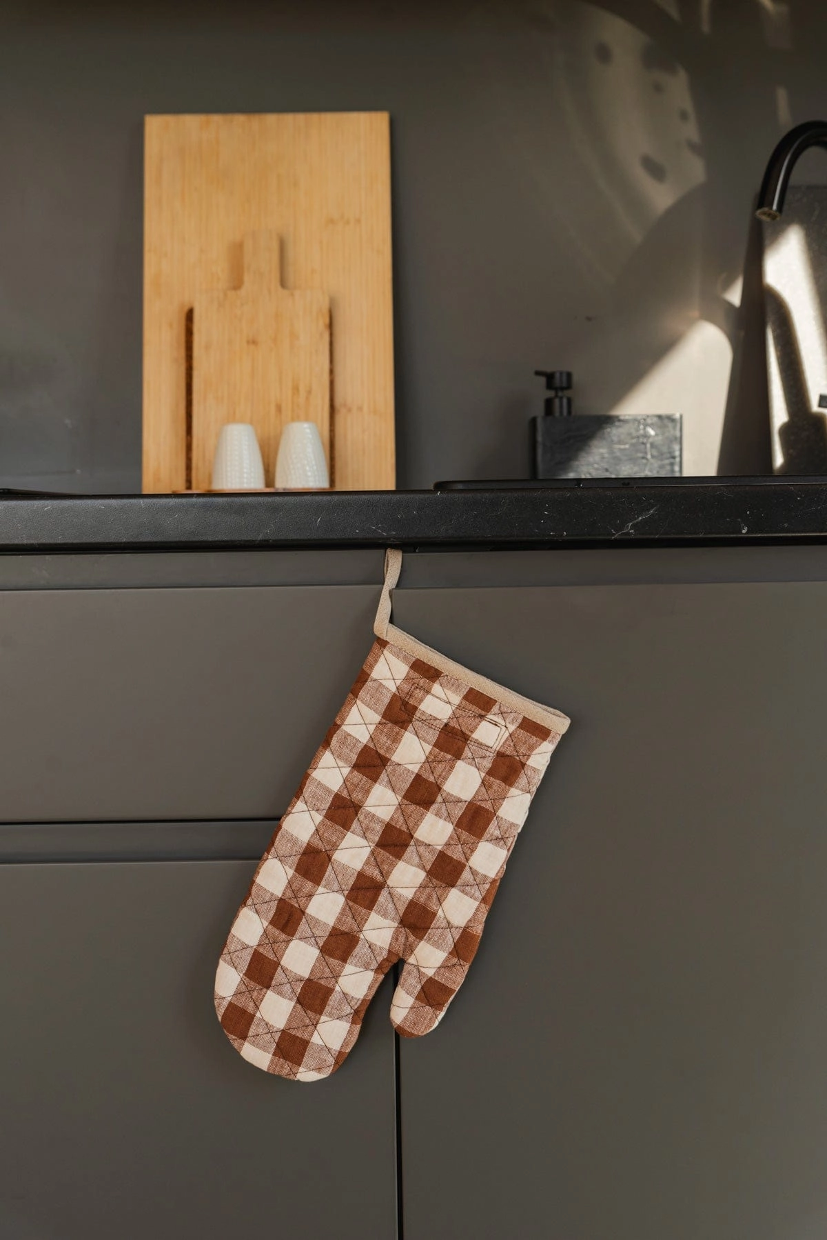 Linen Oven Mitt | Mocha Gingham