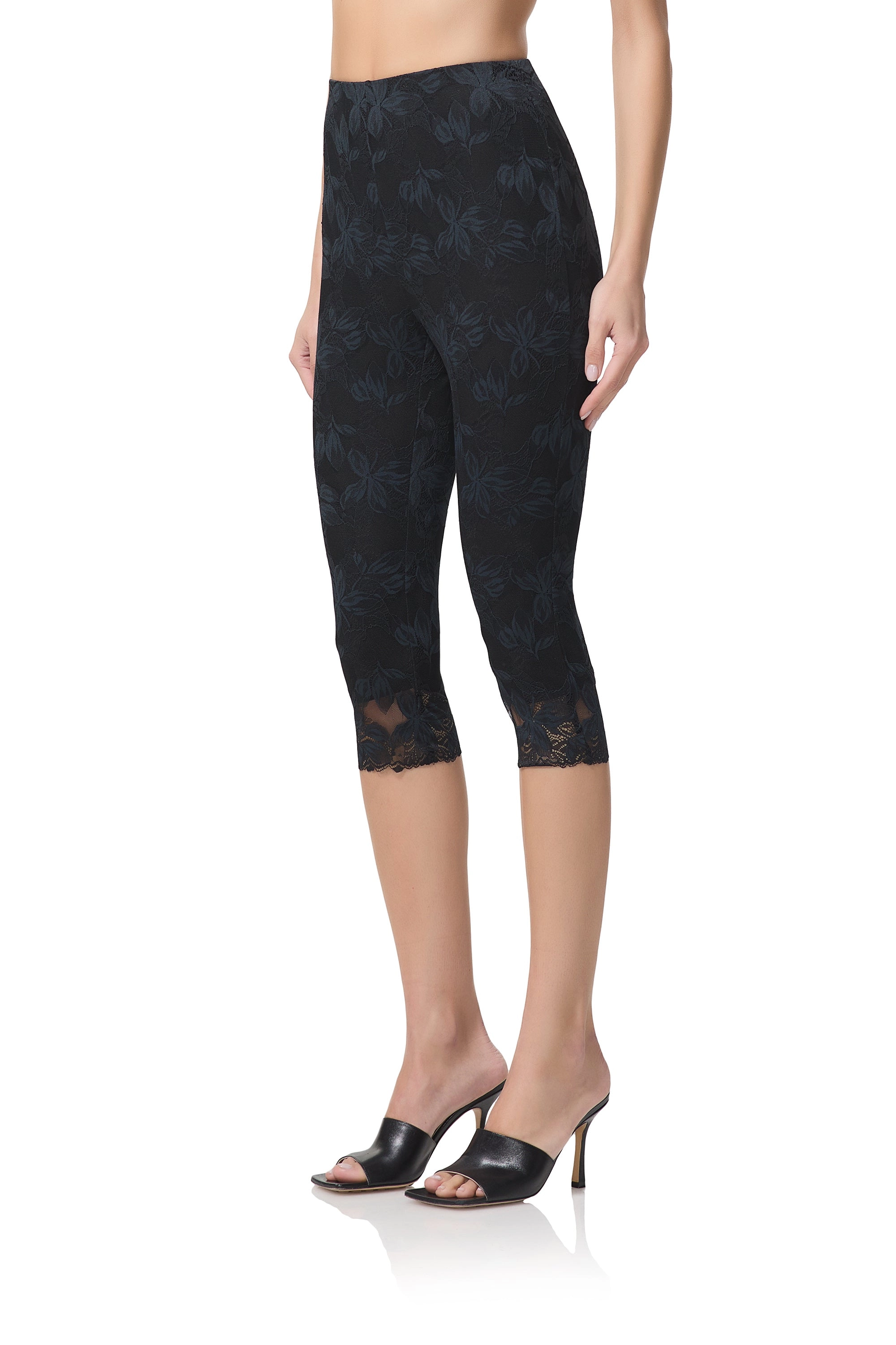 Mikeala Lace Capri Legging - Noir