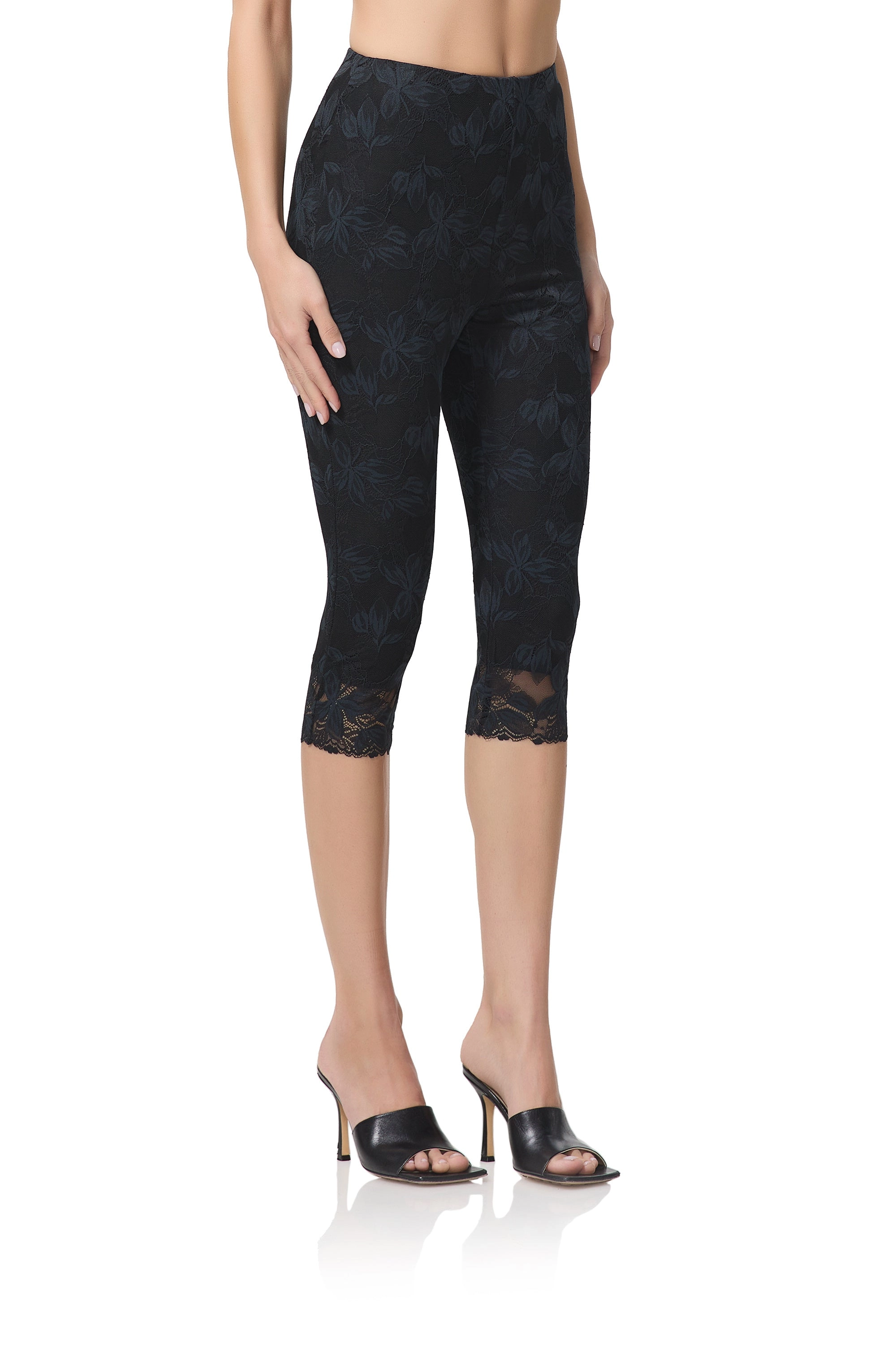 Mikeala Lace Capri Legging - Noir
