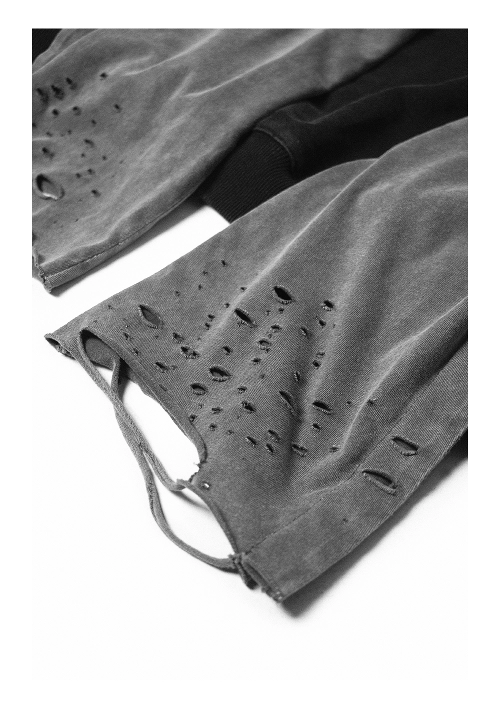 RELABEL Three-Dimensional Construction (Carving) Detachable Distressed Hood Washed Deep Gray Multi-Way Crewneck Sweatshirt